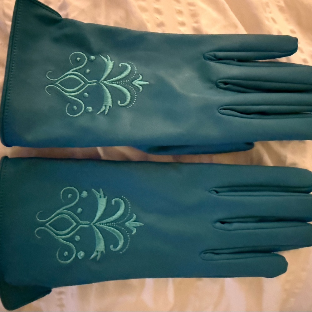 Disney Frozen Teal Embroidered Gloves